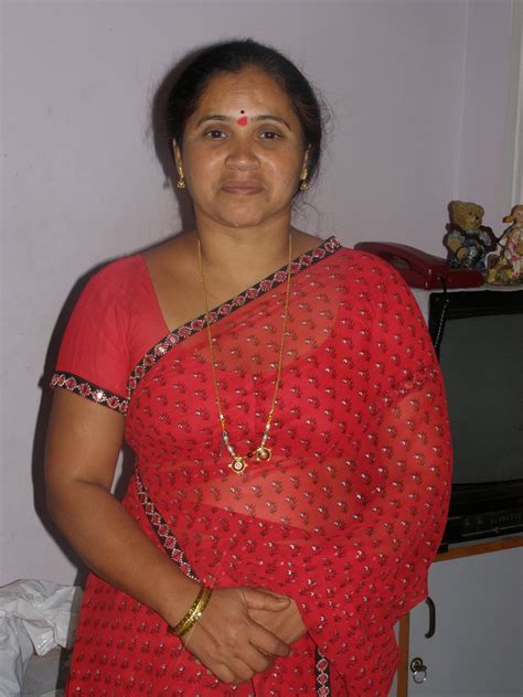 Tamil aunty romance seithu ookiraal